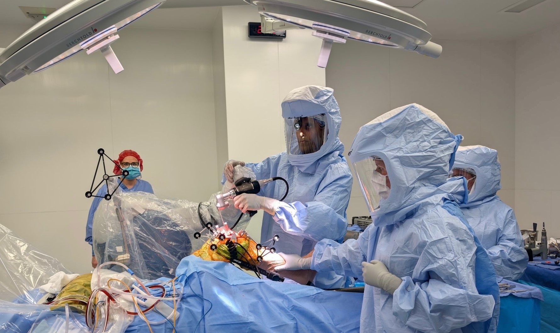 Dr. Jain performing robotic-assisted knee replacement Dr. Jain performing robotic-assisted knee replacement